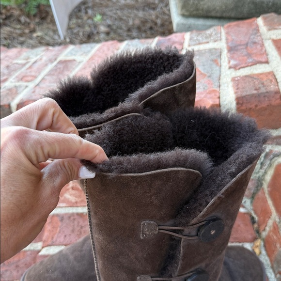 EUC Ugg Tall Boots with buttons SIZE 10 - Picture 5 of 7